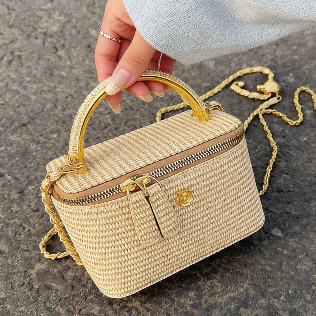 Bolso de mano con asa dorada,  - Women Bags 2026 Trends reseña y precio