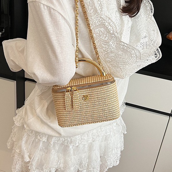 Bolso de mano con asa dorada,  - Women Bags 2026 Trends reseña y precio